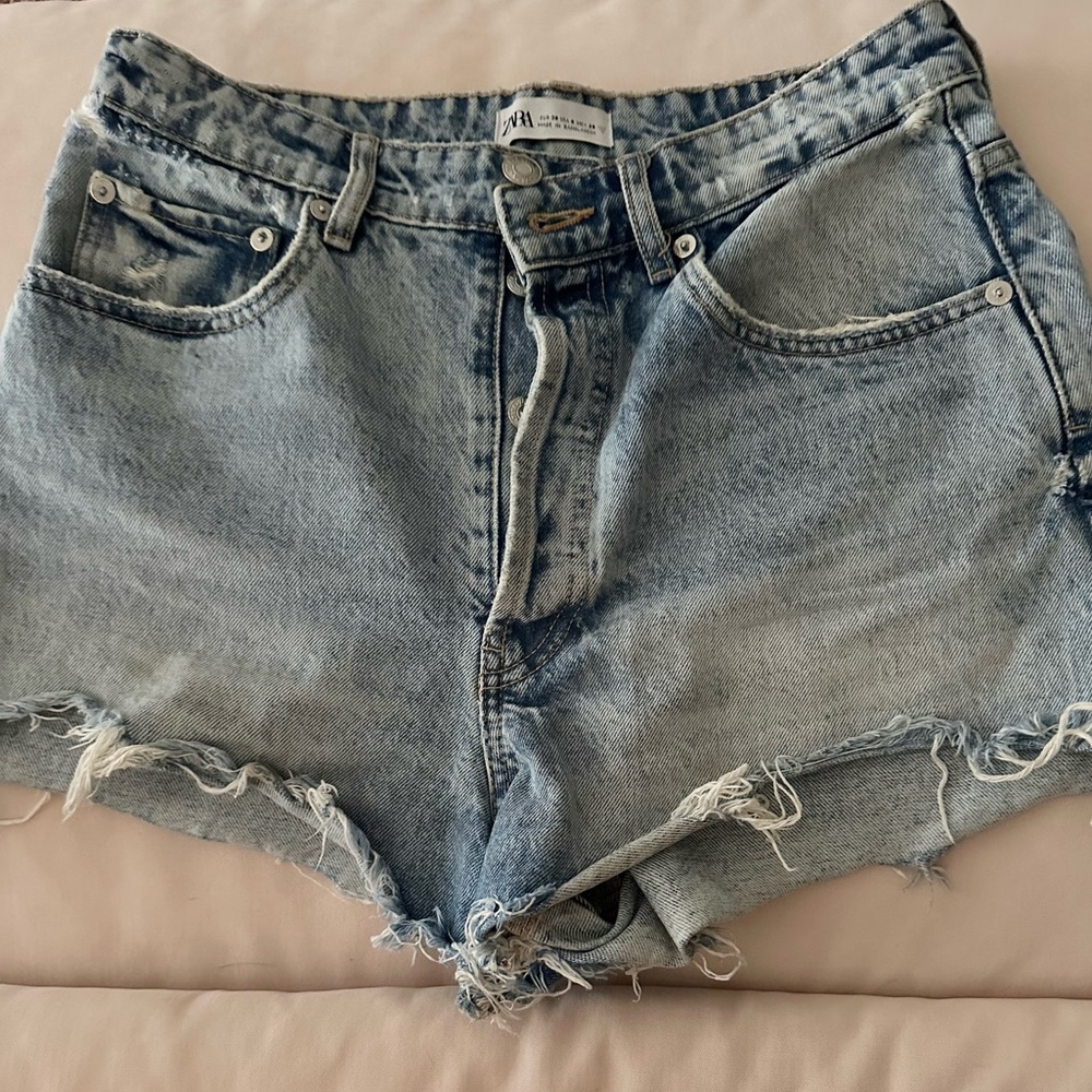 distressed Zara jean shorts size 6